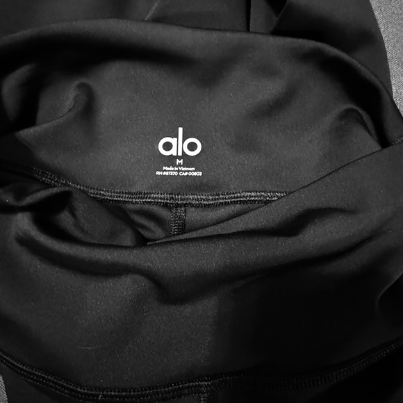 Alo Airlift Leggings - Picture 3 of 5